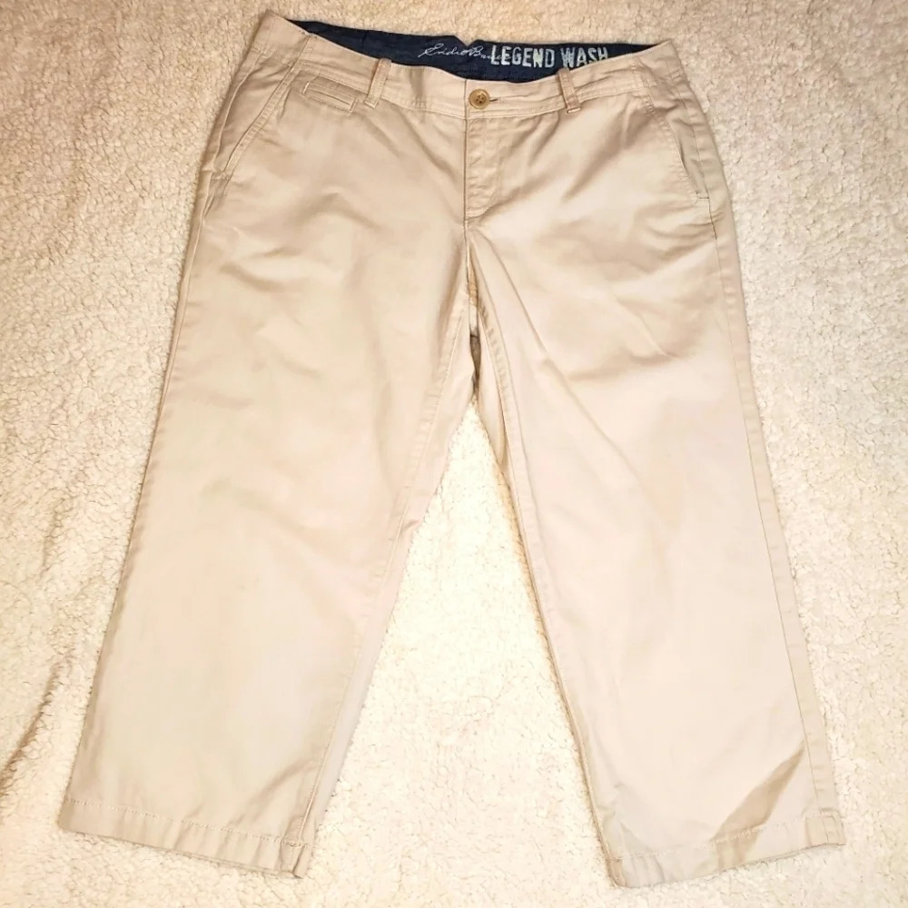 85. EUC ~ Eddie Bauer ~ Legend Wash ~ Flat Front w/pockets ~ Cream Capris ~ 10